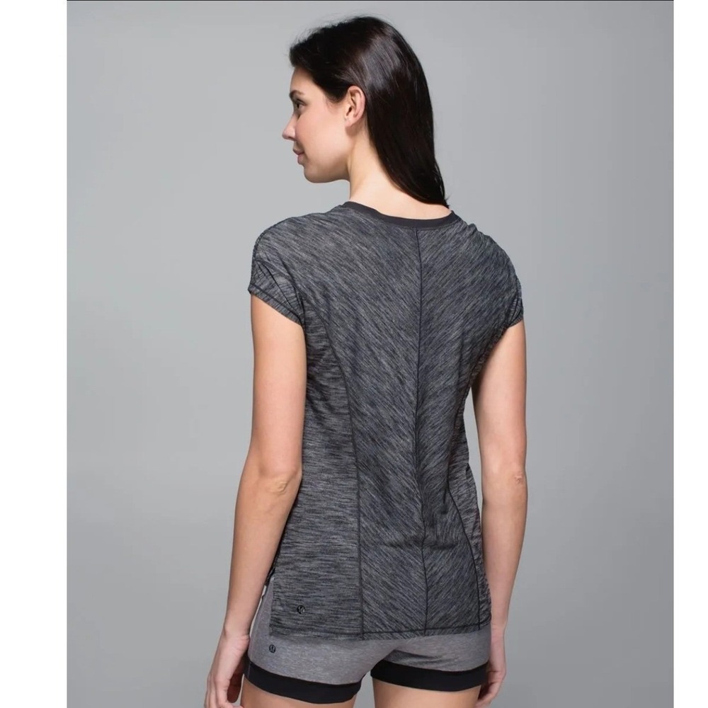 Lululemon Retreat Heathered Black Short Sleeve Athletic T-Shirt‎ Womens Top - Picture 2 of 8